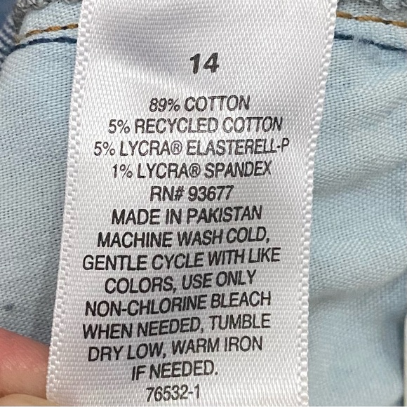 A.N.A. High Rise Cropped Flare Jeans in Medium Cosmic Blue Size 14 NWT - Picture 13 of 16